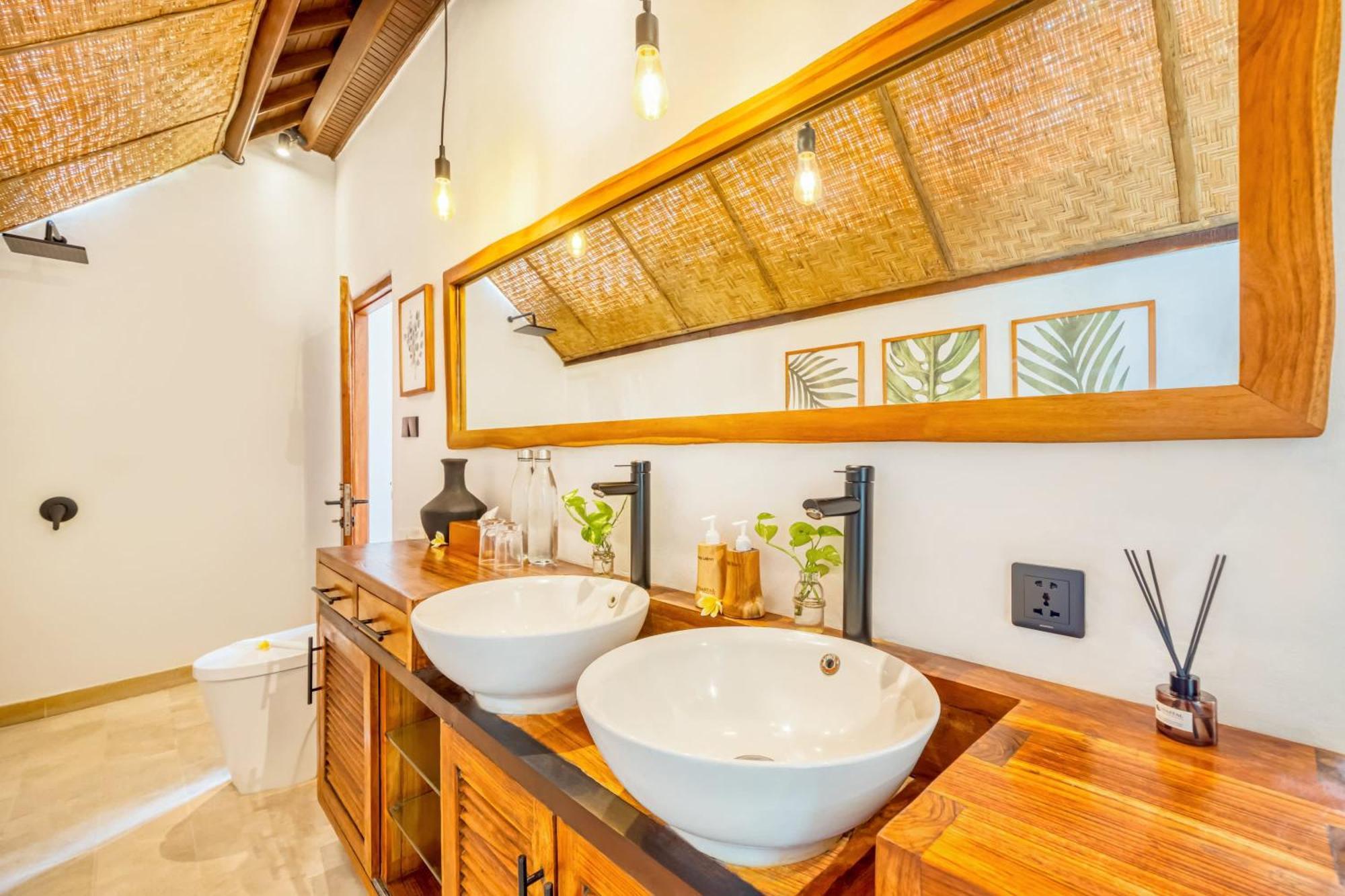 Villa Cologne - 6 Bdr Villa, 2 Private Pools & Huge Garden, Walk To The Beach Seminyak  Ngoại thất bức ảnh