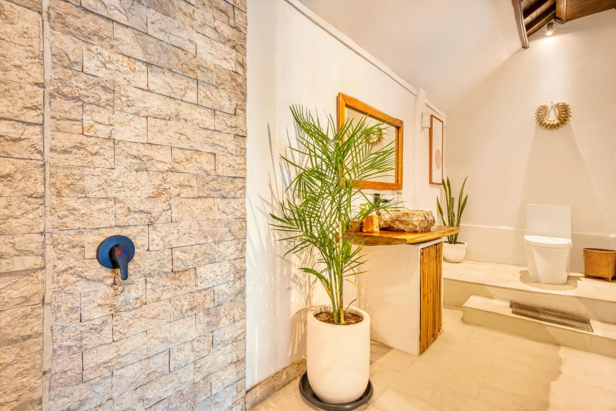 Villa Cologne - 6 Bdr Villa, 2 Private Pools & Huge Garden, Walk To The Beach Seminyak  Ngoại thất bức ảnh