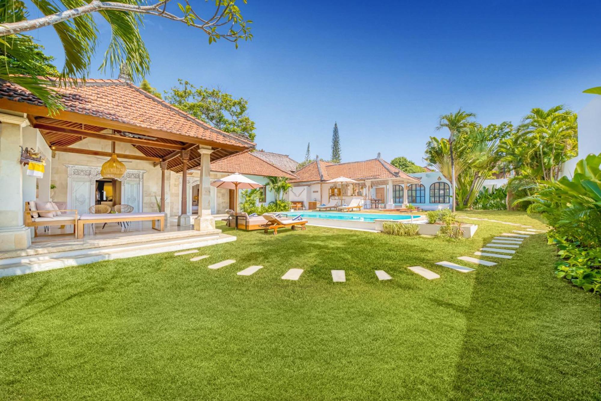 Villa Cologne - 6 Bdr Villa, 2 Private Pools & Huge Garden, Walk To The Beach Seminyak  Ngoại thất bức ảnh