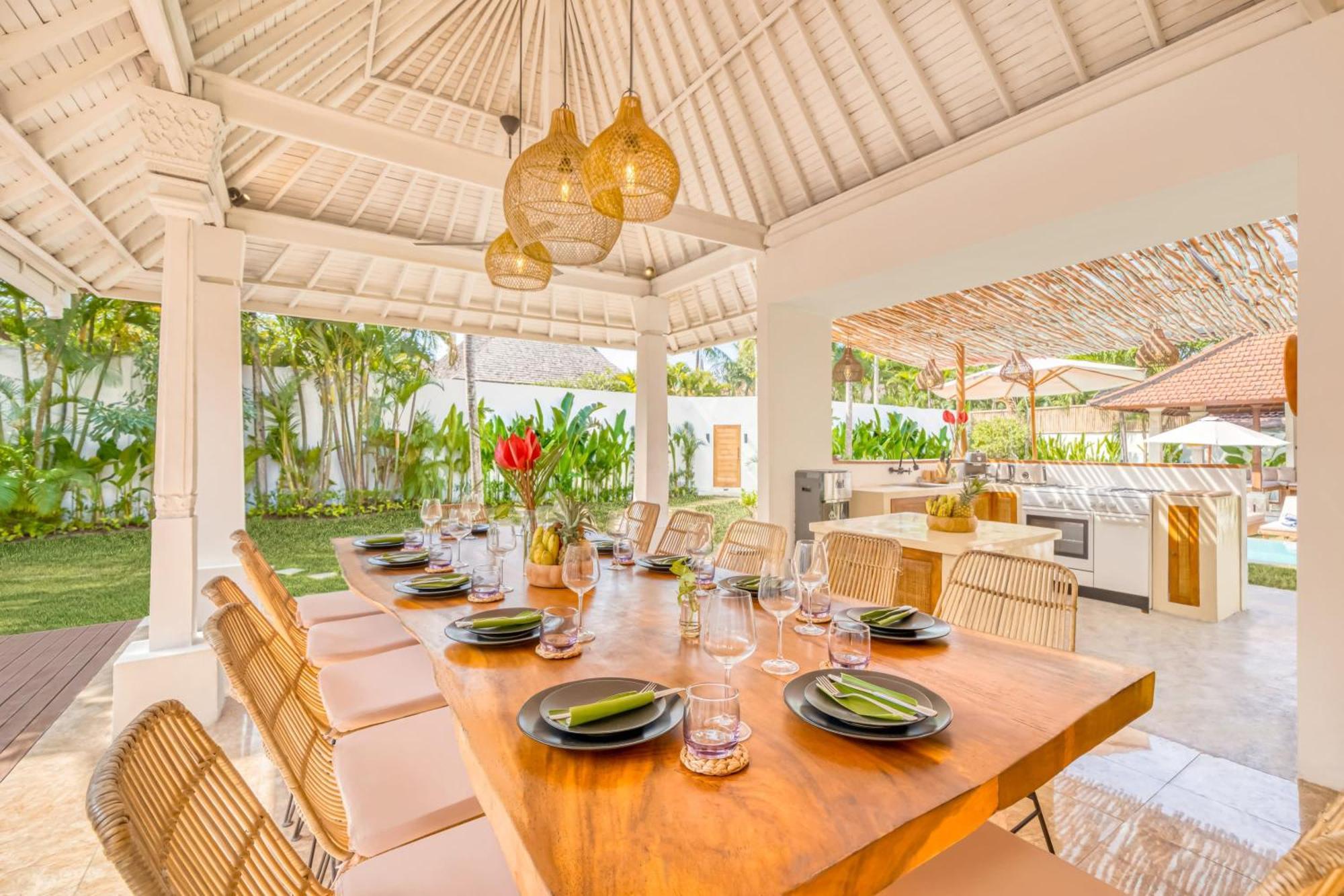 Villa Cologne - 6 Bdr Villa, 2 Private Pools & Huge Garden, Walk To The Beach Seminyak  Ngoại thất bức ảnh